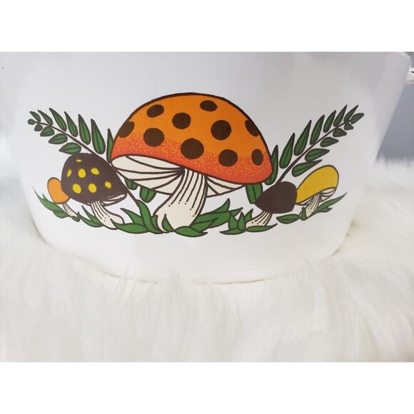 VINTAGE CORNING WARE MERRY MUSHROOM 2.5 QUART CASSEROLE DISH W/ DIMPLED LID - Picture 2 of 12
